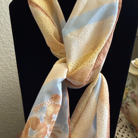 Italian Made Floral Patterned Scarf - Picture 5 of 10